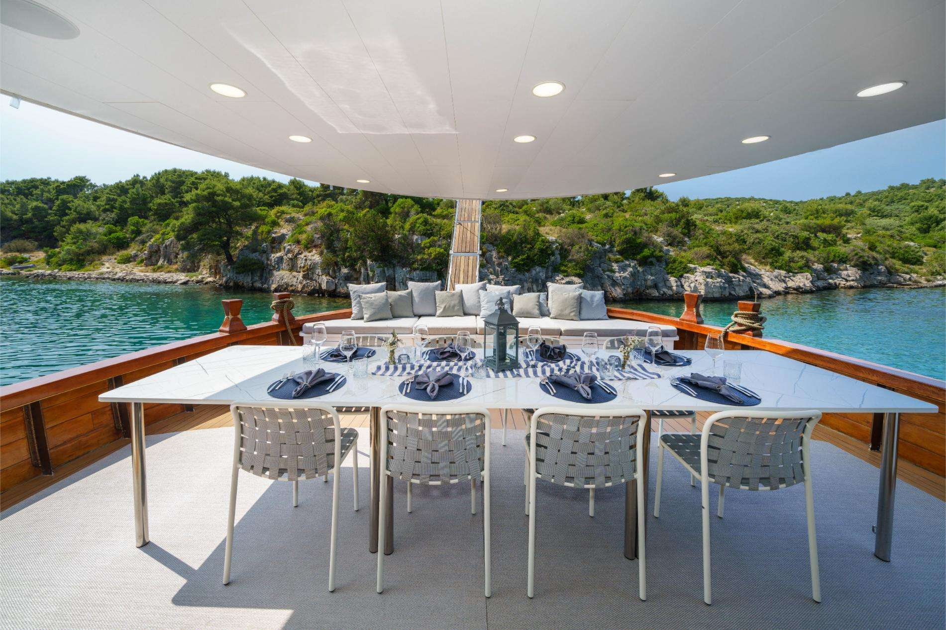 GREEN RAY Custom Gulet 28m - alfresco dining area