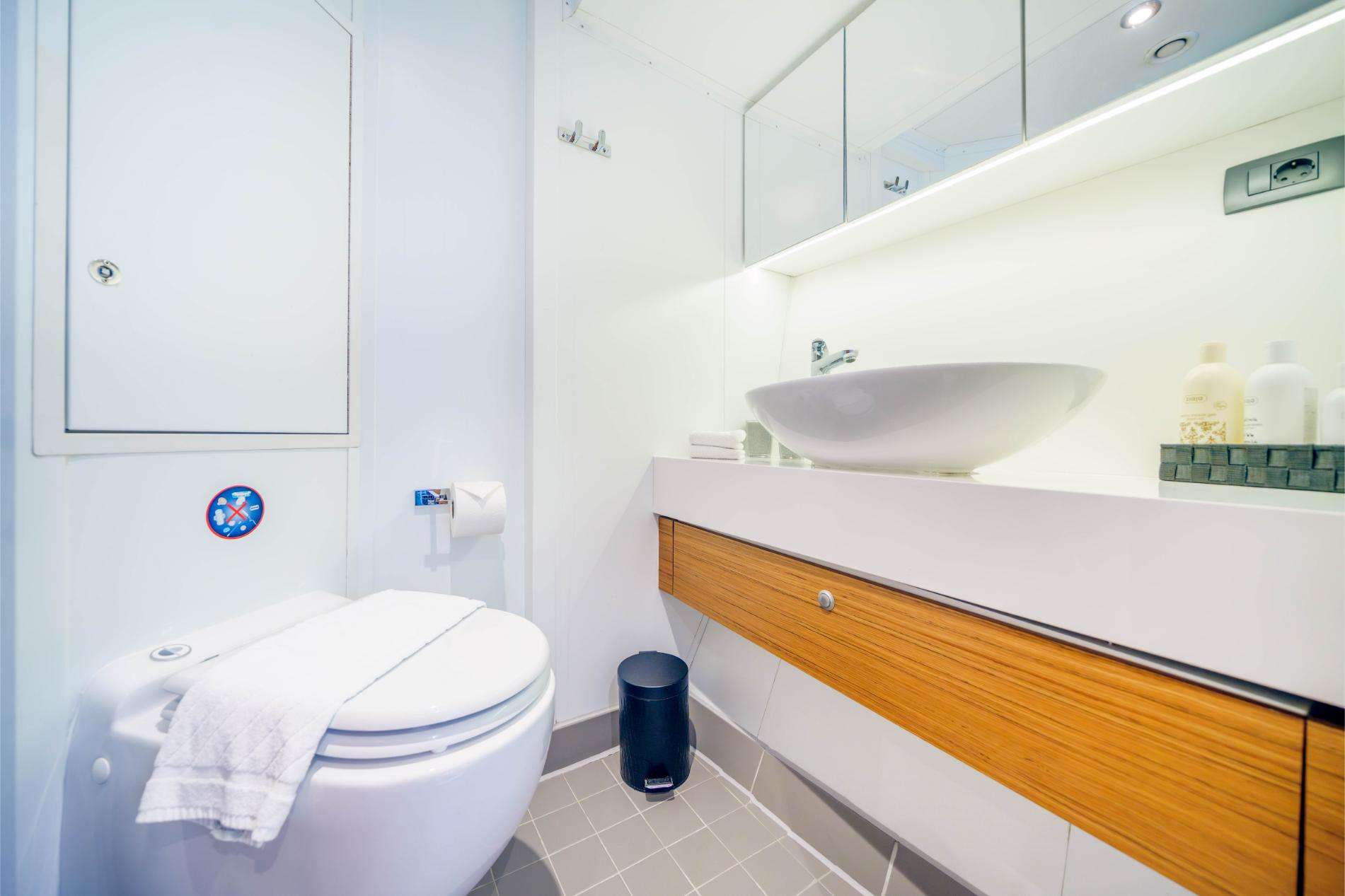 GREEN RAY Custom Gulet 28m - cabin 1 bathroom