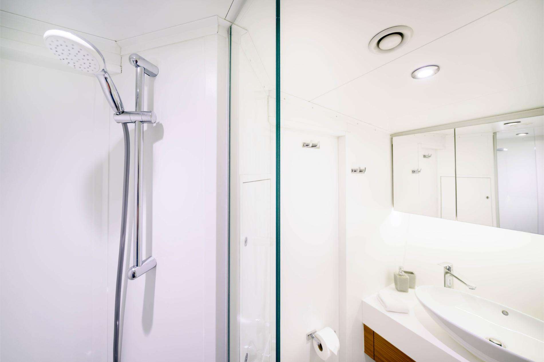 GREEN RAY Custom Gulet 28m - twin cabin bathroom