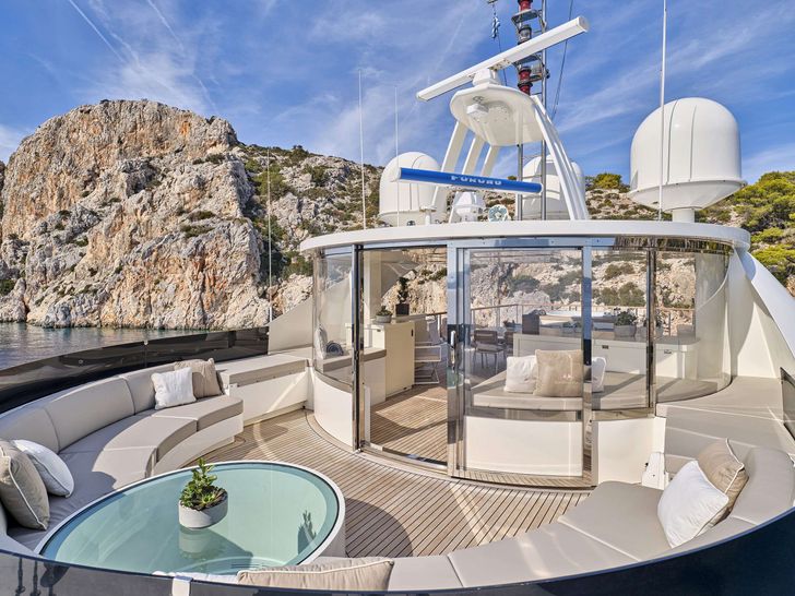LA PELLEGRINA 1 Couach 5000 Fly - sun deck lounge and jacuzzi LA PELLEGRINA 1 Couach 5000 Fly - sun deck lounge and jacuzzi
