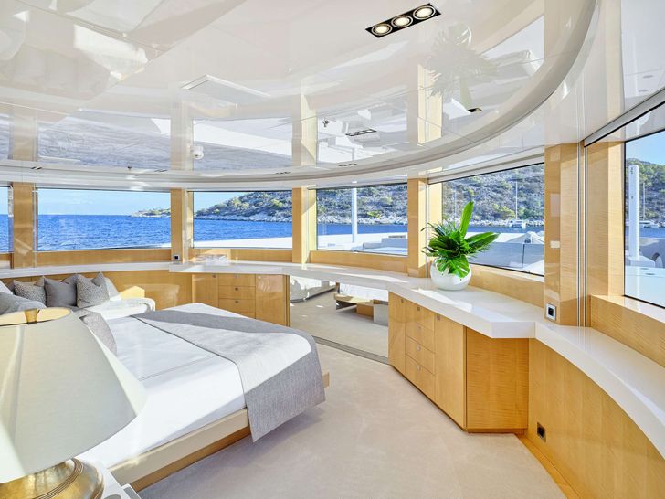 LA PELLEGRINA 1 Couach 5000 Fly - master cabin other angle LA PELLEGRINA 1 Couach 5000 Fly - master cabin other angle