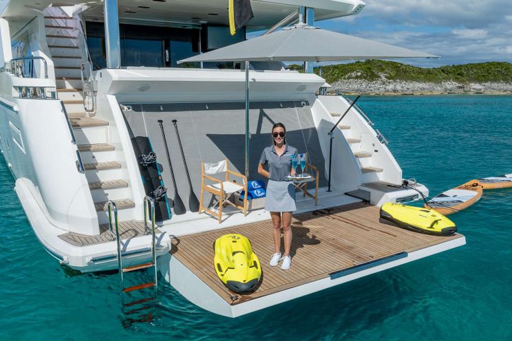 Charter Yacht PIER PRESSURE - Azimut Grande 27 - 5 Cabins - Nassau - Exumas - Bahamas