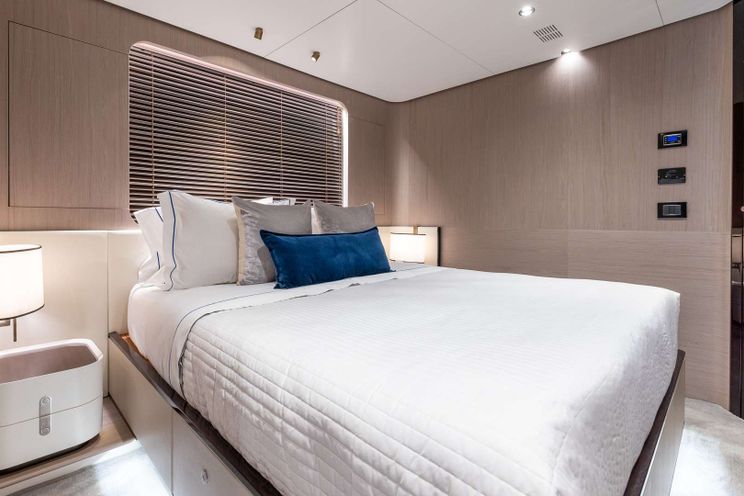 Charter Yacht PIER PRESSURE - Azimut Grande 27 - 5 Cabins - Nassau - Exumas - Bahamas