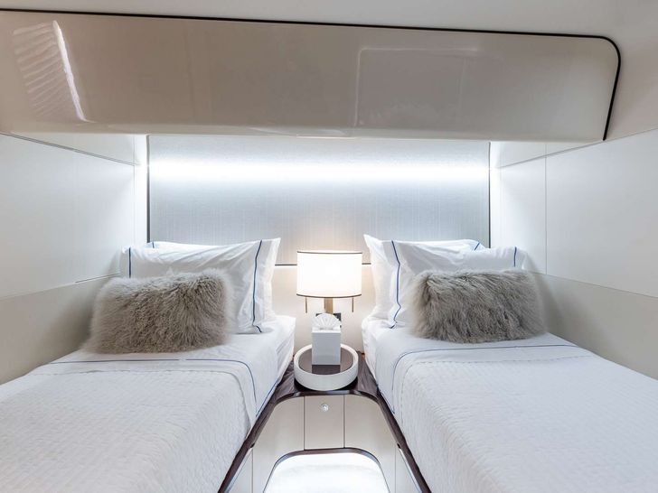 PIER PRESSURE Azimut Grande 27 - twin cabin PIER PRESSURE Azimut Grande 27 - twin cabin
