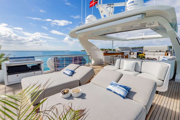 Charter Yacht PIER PRESSURE - Azimut Grande 27 - 5 Cabins - Nassau - Exumas - Bahamas