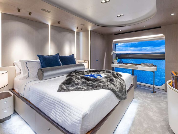 PIER PRESSURE Azimut Grande 27 - master cabin PIER PRESSURE Azimut Grande 27 - master cabin