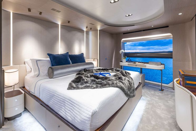 Charter Yacht PIER PRESSURE - Azimut Grande 27 - 5 Cabins - Nassau - Exumas - Bahamas