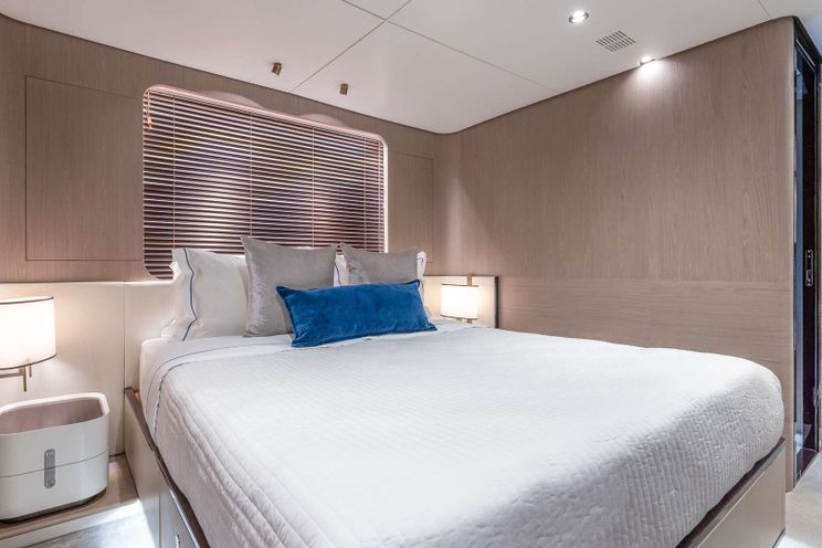 Charter Yacht PIER PRESSURE - Azimut Grande 27 - 5 Cabins - Nassau - Exumas - Bahamas