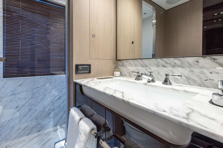 Charter Yacht PIER PRESSURE - Azimut Grande 27 - 5 Cabins - Nassau - Exumas - Bahamas