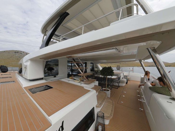 MASTERMIND Lagoon Sixty 7 - aft deck wide shot MASTERMIND Lagoon Sixty 7 - aft deck wide shot