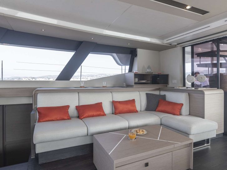 SOLOMAR Fountaine Pajot Pajot Samana 59 - Saloon Seating SOLOMAR Fountaine Pajot Pajot Samana 59 - Saloon Seating