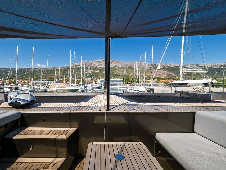 AHALYA Sunreef 60 - foredeck platform AHALYA Sunreef 60 - foredeck platform