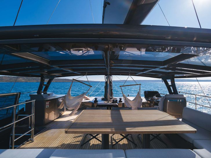 AHALYA Sunreef 60 - flybridge AHALYA Sunreef 60 - flybridge