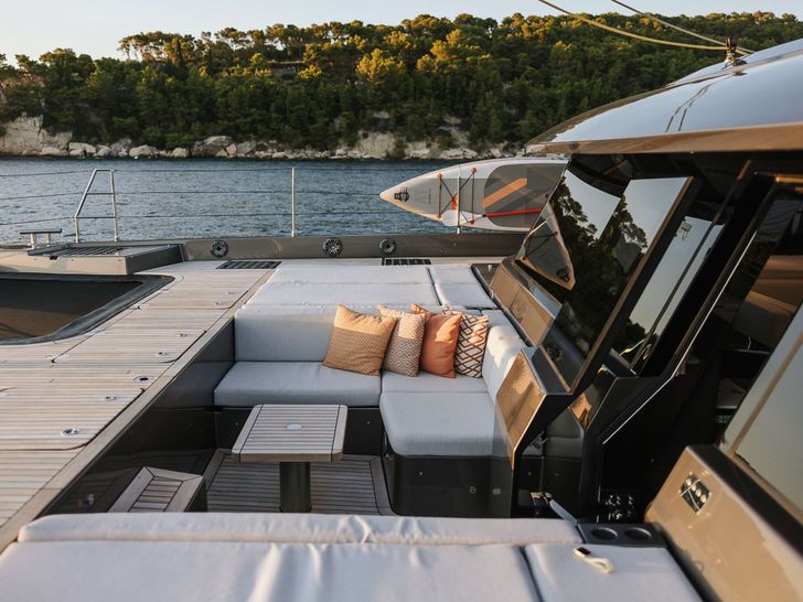 AHALYA Sunreef 60 - foredeck lounge AHALYA Sunreef 60 - foredeck lounge