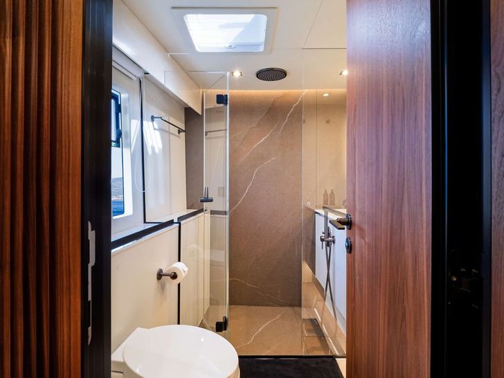 AHALYA Sunreef 60 - master cabin bathroom AHALYA Sunreef 60 - master cabin bathroom