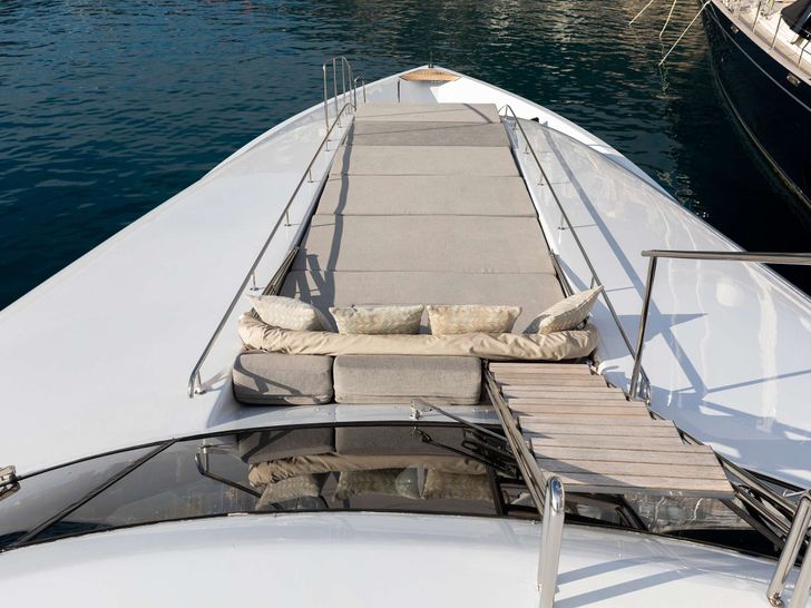 BROOKLYN Custom 121 ft - foredeck BROOKLYN Custom 121 ft - foredeck