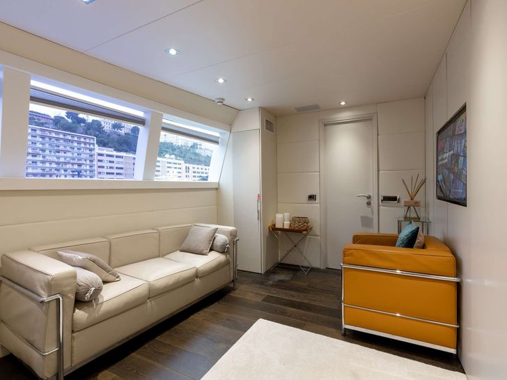 BROOKLYN Custom 121 ft - master cabin seating BROOKLYN Custom 121 ft - master cabin seating