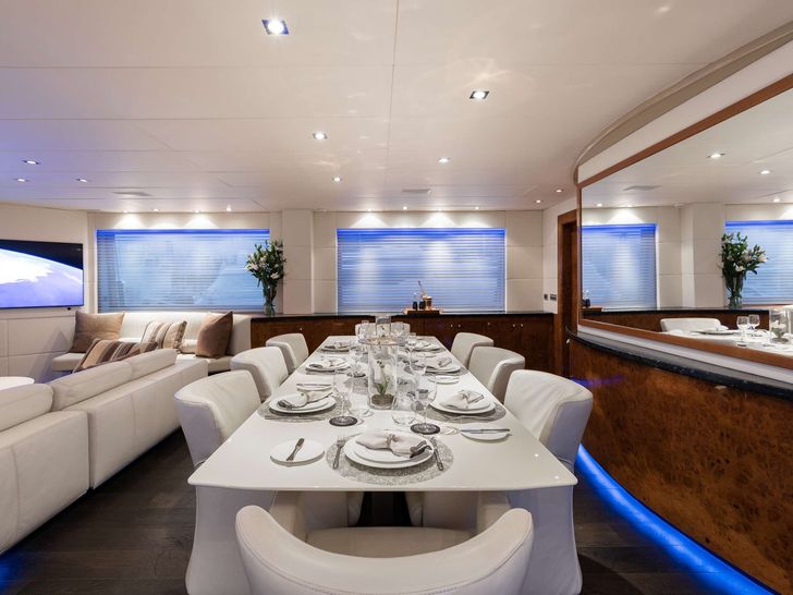 BROOKLYN Custom 121 ft - main dining area BROOKLYN Custom 121 ft - main dining area