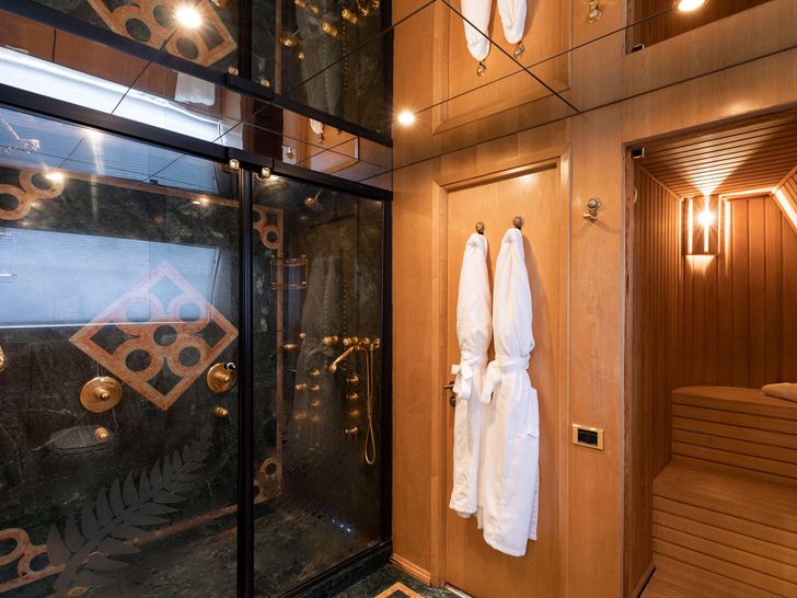 BROOKLYN Custom 121 ft - master cabin bathroom BROOKLYN Custom 121 ft - master cabin bathroom