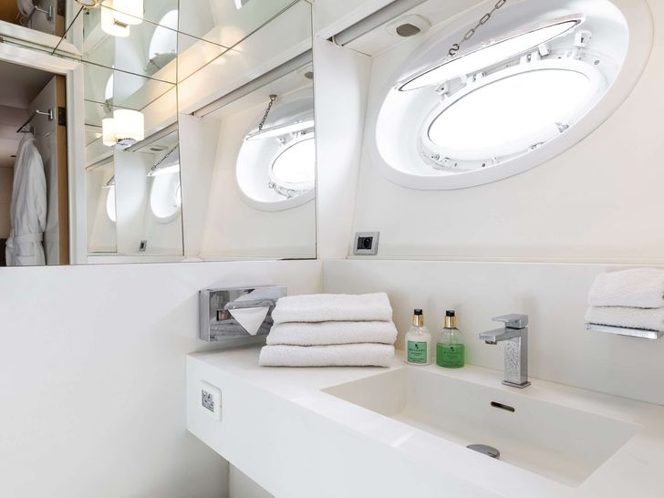 BROOKLYN Custom 121 ft - VIP cabin bathroom BROOKLYN Custom 121 ft - VIP cabin bathroom