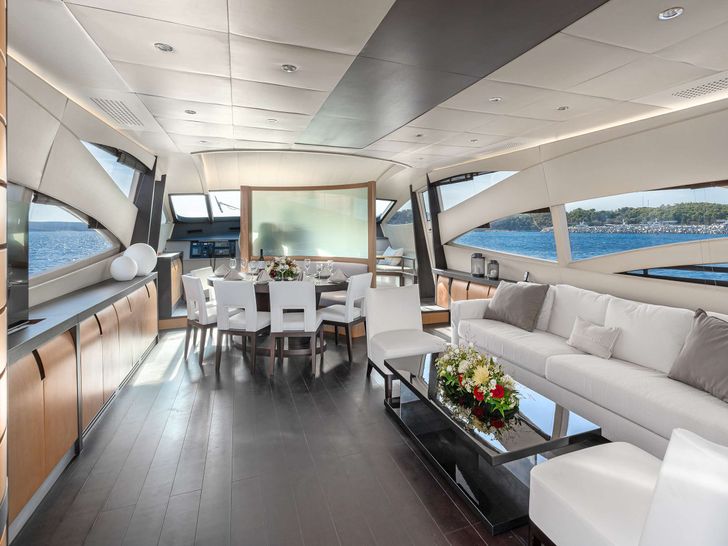 ONE Pershing 90 - saloon ONE Pershing 90 - saloon