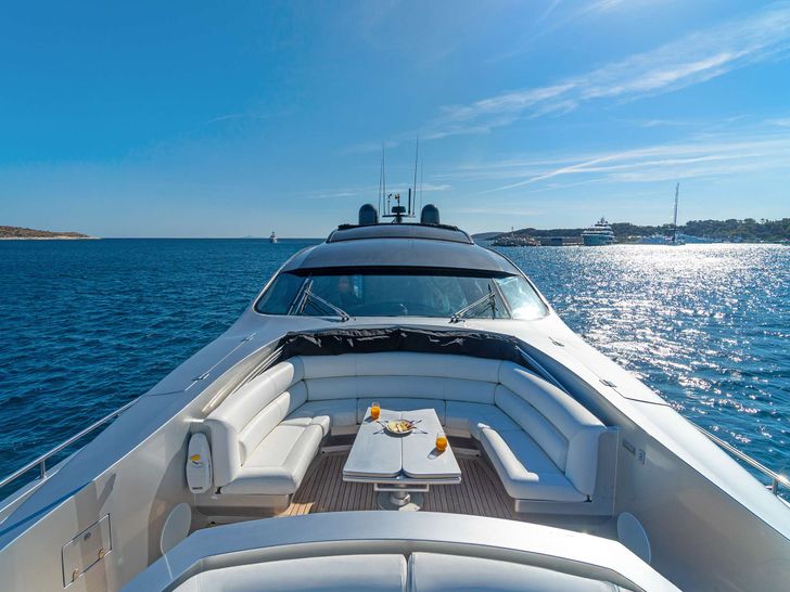 ONE Pershing 90 - foredeck ONE Pershing 90 - foredeck