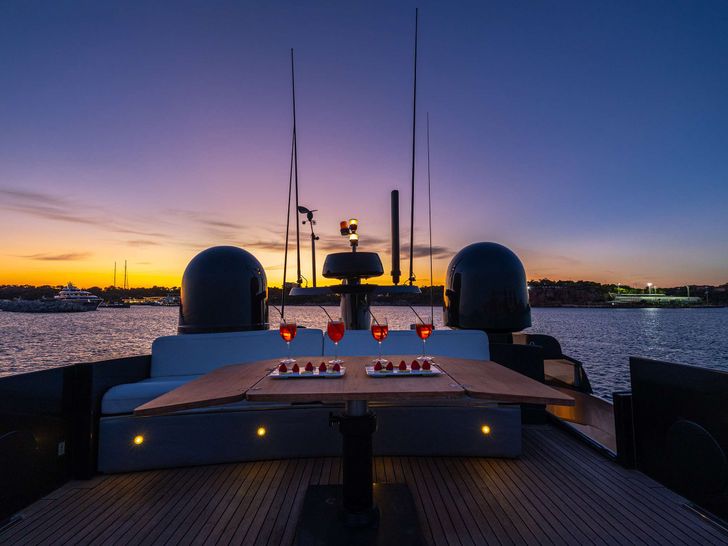 ONE Pershing 90 - flybridge ONE Pershing 90 - flybridge