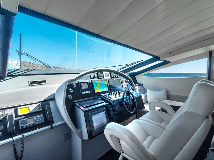 ONE Pershing 90 - cockpit ONE Pershing 90 - cockpit