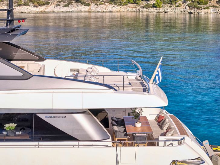 AKASTI Sanlorenzo SL86 - sun deck aft AKASTI Sanlorenzo SL86 - sun deck aft