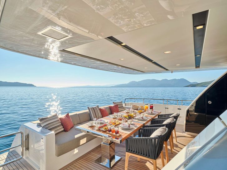 AKASTI Sanlorenzo SL86 - aft deck alfresco dining area AKASTI Sanlorenzo SL86 - aft deck alfresco dining area