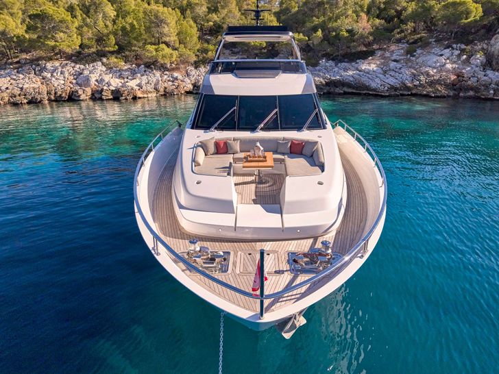 AKASTI Sanlorenzo SL86 - anchored bow view AKASTI Sanlorenzo SL86 - anchored bow view