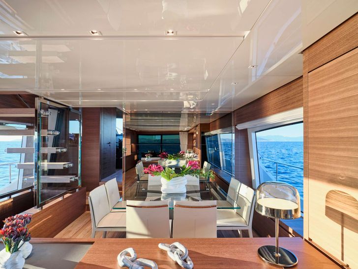 AKASTI Sanlorenzo SL86 - saloon dining area AKASTI Sanlorenzo SL86 - saloon dining area