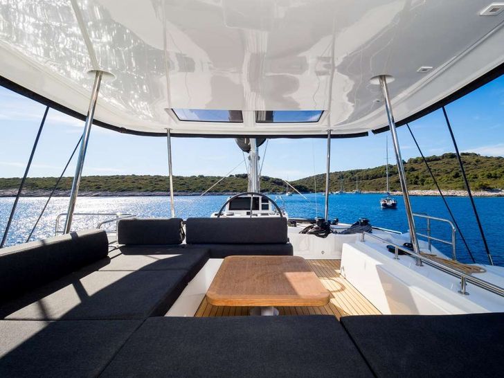 CATWALK Lagoon 51 - flybridge CATWALK Lagoon 51 - flybridge