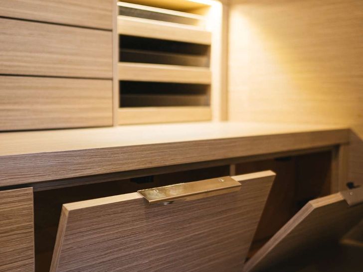 CATWALK Lagoon 51 - cabin closet CATWALK Lagoon 51 - cabin closet