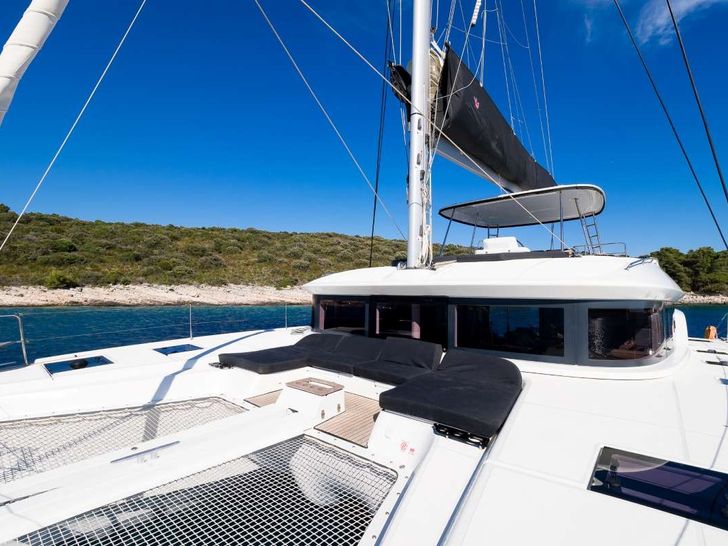 CATWALK Lagoon 51 - foredeck lounge and net trampolines CATWALK Lagoon 51 - foredeck lounge and net trampolines