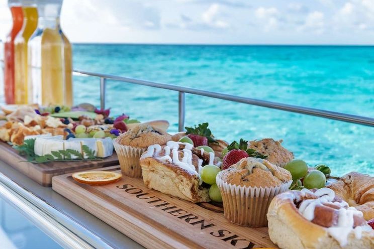 Charter Yacht SOUTHERN SKY - Leopard 51 - 3 Cabins - Nassau - Staniel Cay - Bahamas