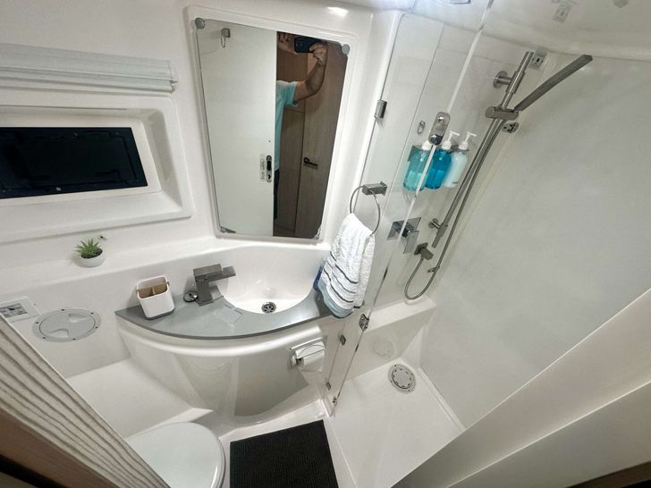 SOUTHERN SKY Leopard 51 - Bathroom SOUTHERN SKY Leopard 51 - Bathroom