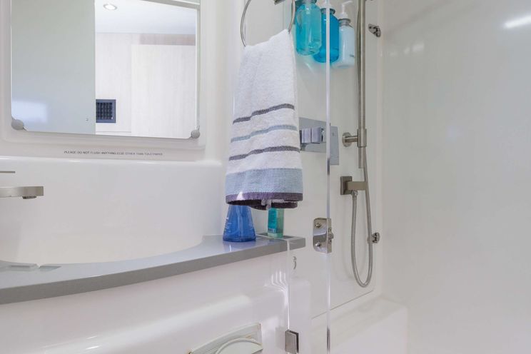 Charter Yacht SOUTHERN SKY - Leopard 51 - 3 Cabins - Nassau - Staniel Cay - Bahamas