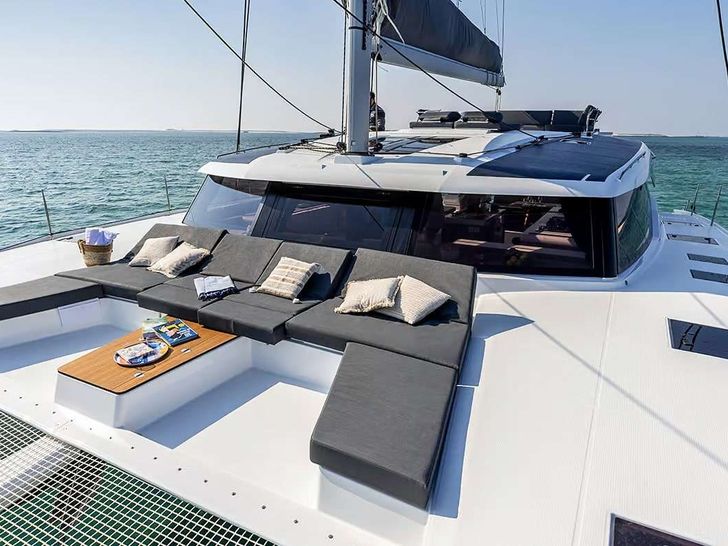 KEBISIKS Fountaine Pajot Aura 51 - foredeck KEBISIKS Fountaine Pajot Aura 51 - foredeck