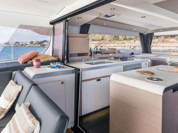 KEBISIKS Fountaine Pajot Aura 51 - galley KEBISIKS Fountaine Pajot Aura 51 - galley