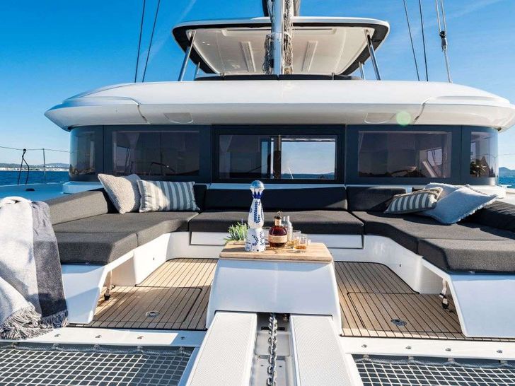 BLACK CAVIAR Lagoon 55 - foredeck lounge BLACK CAVIAR Lagoon 55 - foredeck lounge