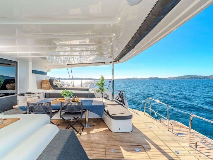 BLACK CAVIAR Lagoon 55 - aft deck dining area BLACK CAVIAR Lagoon 55 - aft deck dining area