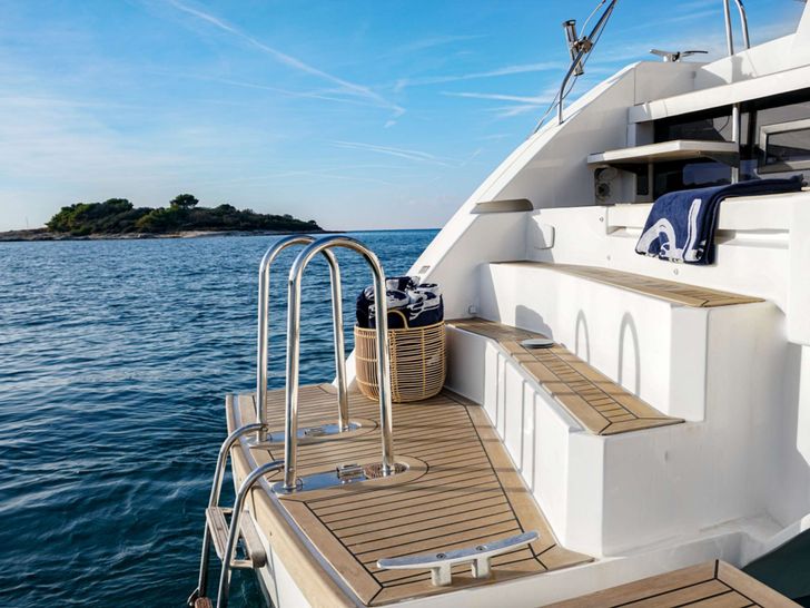 SOLAIA Leopard 50 - swim platform SOLAIA Leopard 50 - swim platform