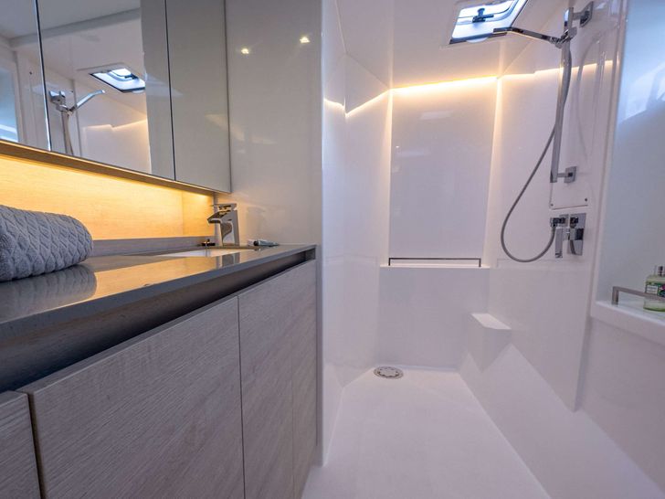 SOLAIA Leopard 50 - VIP cabin bathroom SOLAIA Leopard 50 - VIP cabin bathroom