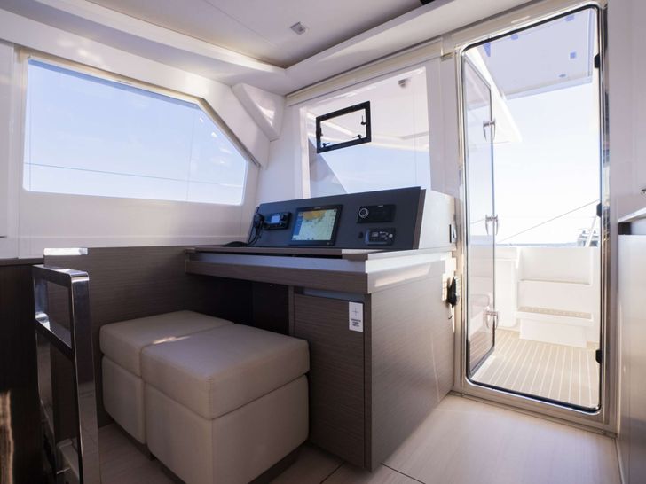 BERESHIT Leopard 50 - navigation center BERESHIT Leopard 50 - navigation center