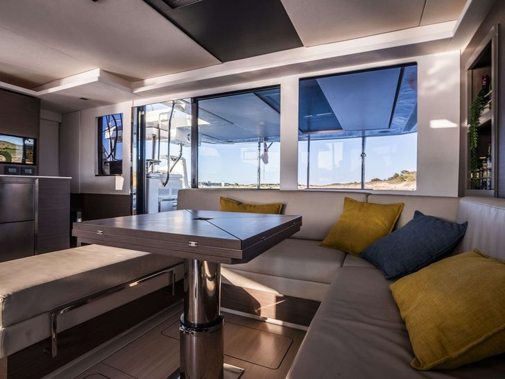 BERESHIT Leopard 50 - saloon seating BERESHIT Leopard 50 - saloon seating