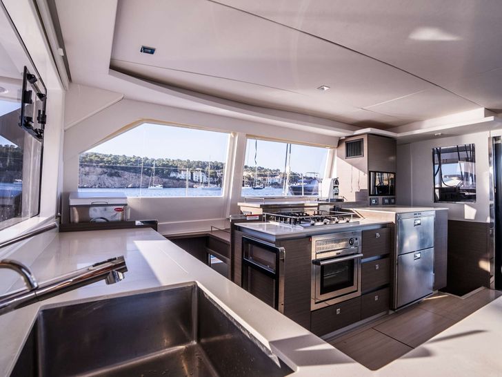 BERESHIT Leopard 50 - galley BERESHIT Leopard 50 - galley