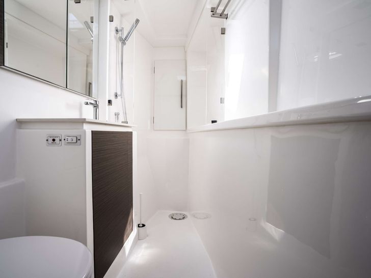 BERESHIT Leopard 50 - cabin 2 bathroom BERESHIT Leopard 50 - cabin 2 bathroom