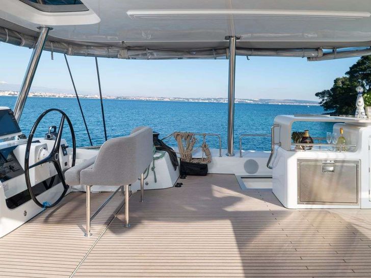 DIAMOND DIVA Lagoon 60 - flybridge DIAMOND DIVA Lagoon 60 - flybridge