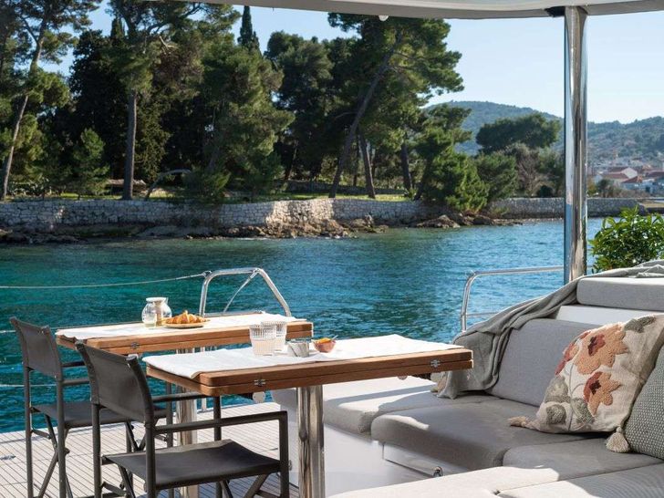 DIAMOND DIVA Lagoon 60 - alfresco dining table DIAMOND DIVA Lagoon 60 - alfresco dining table